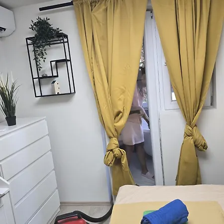 Apartment Paloma 2-min Walk To Beach, King Bed, Ensuite, Outdoor Hotspa